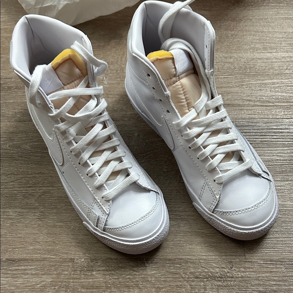 Nike Blazer Mid '77 Women's White Sneakers